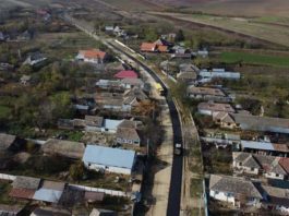 A fost turnat primul strat de asfalt pe drumul județean 552 Craiova – Cetate. Stratul de uzură va fi întins la primăvară.