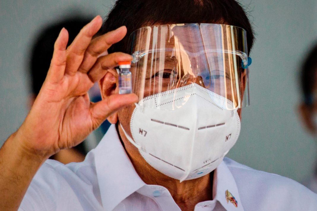 Președintele filipinez vrea un milion de oameni vaccinați pe zi