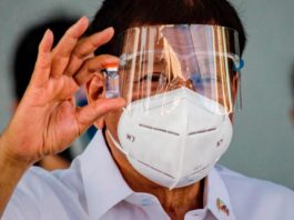 Președintele filipinez vrea un milion de oameni vaccinați pe zi