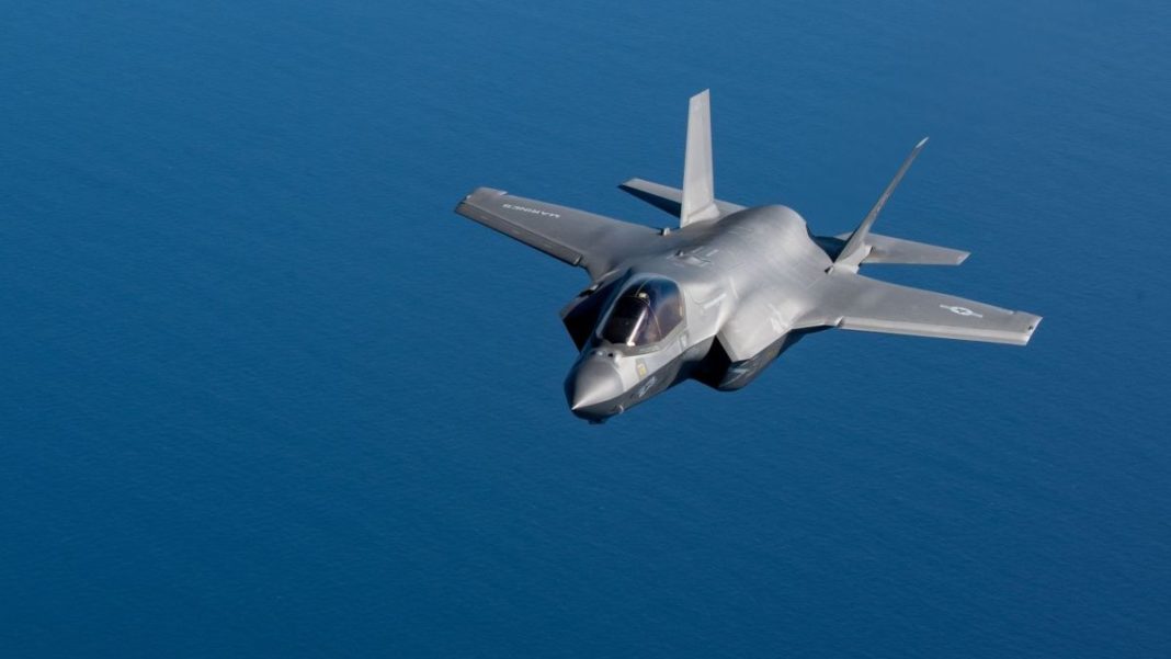 Un avion cu reacție F35 britanic s-a prăbușit în Marea Mediterană