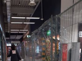 Gard "anti-COVID" la un supermarket din Târgu Jiu