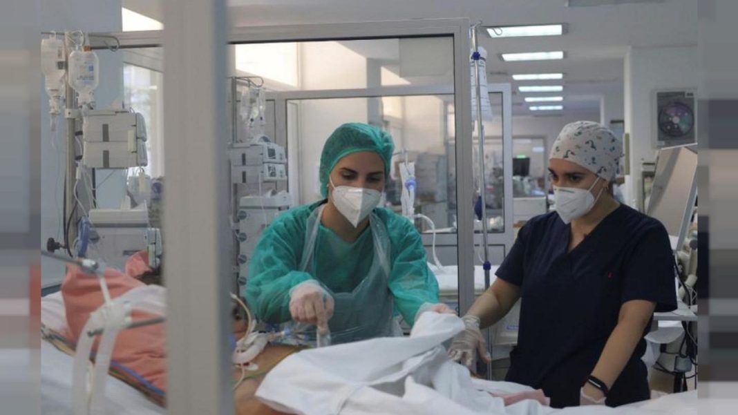 Ministerul Sănătății din Grecia convoacă zeci de medici privați în spitalele COVID