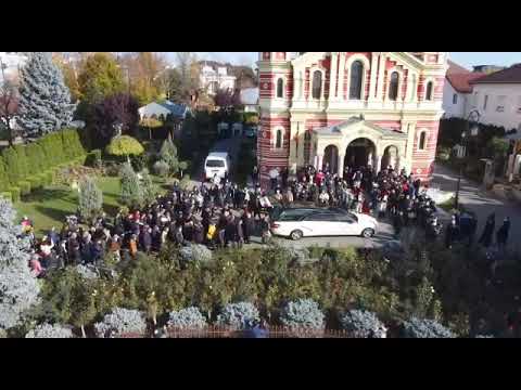 (VIDEO) Trupul artistului a ajuns la biserica Mântuleasa