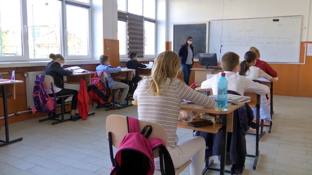 Se schimbă modul în care școlile vor face raportarea ratei de vaccinare