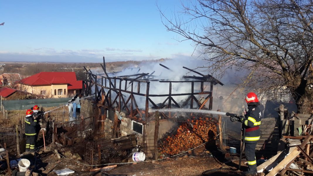 Vâlcea: Fânar mistuit de flăcări la Vitomirești