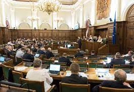 Letonia impune restricţii parlamentarilor care refuză să se vaccineze anti-Covid