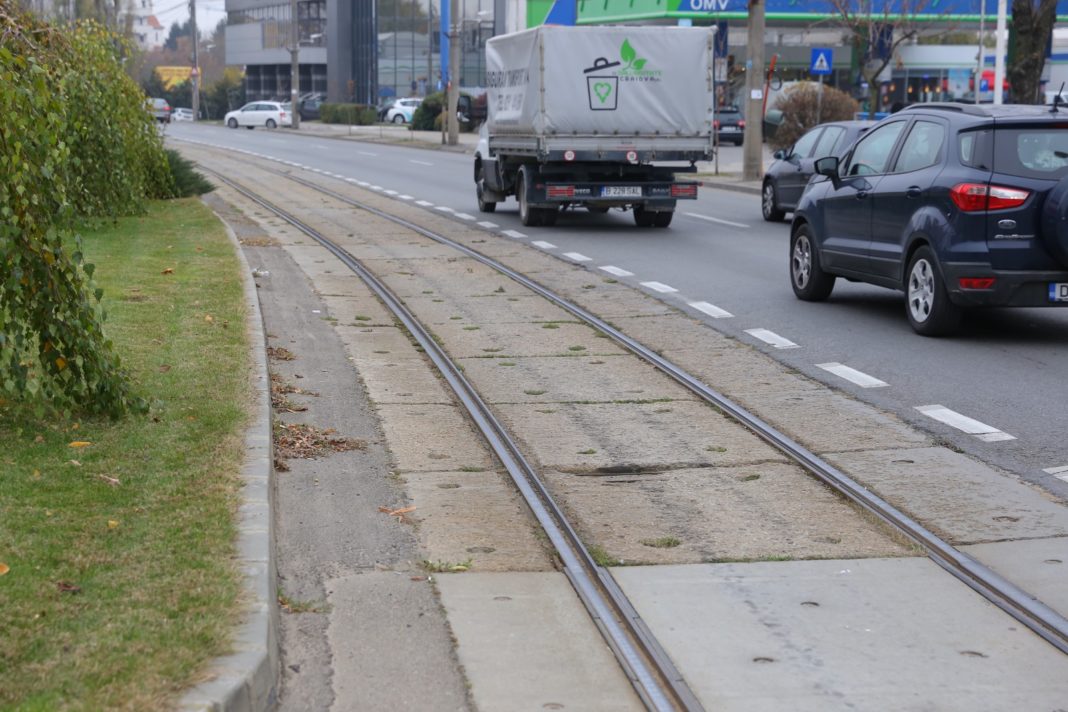 linie de tramvai1 Calea de rulare a tramvaiului de pe Calea Severinului va fi modernizată. Lucrările presupun nu doar reabilitarea liniilor, aparatelor de cale și a unor stații pentru călători, ci și modernizarea rețelei de contact și a rețelei electrice de alimentare a firului de contact.