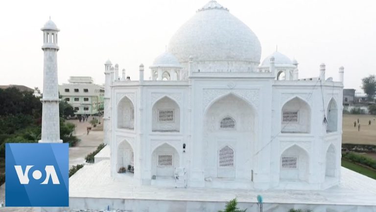 Un indian a construit o replică mai mică a Taj Mahal din dragoste pentru soţia sa