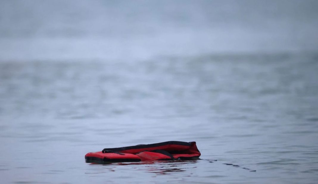 migranți Mii de imigranţi din Africa şi Orientul Mijlociu se aventurează în fiecare lună să traverseze Canalul Mânecii pentru a ajunge în Marea Britanie