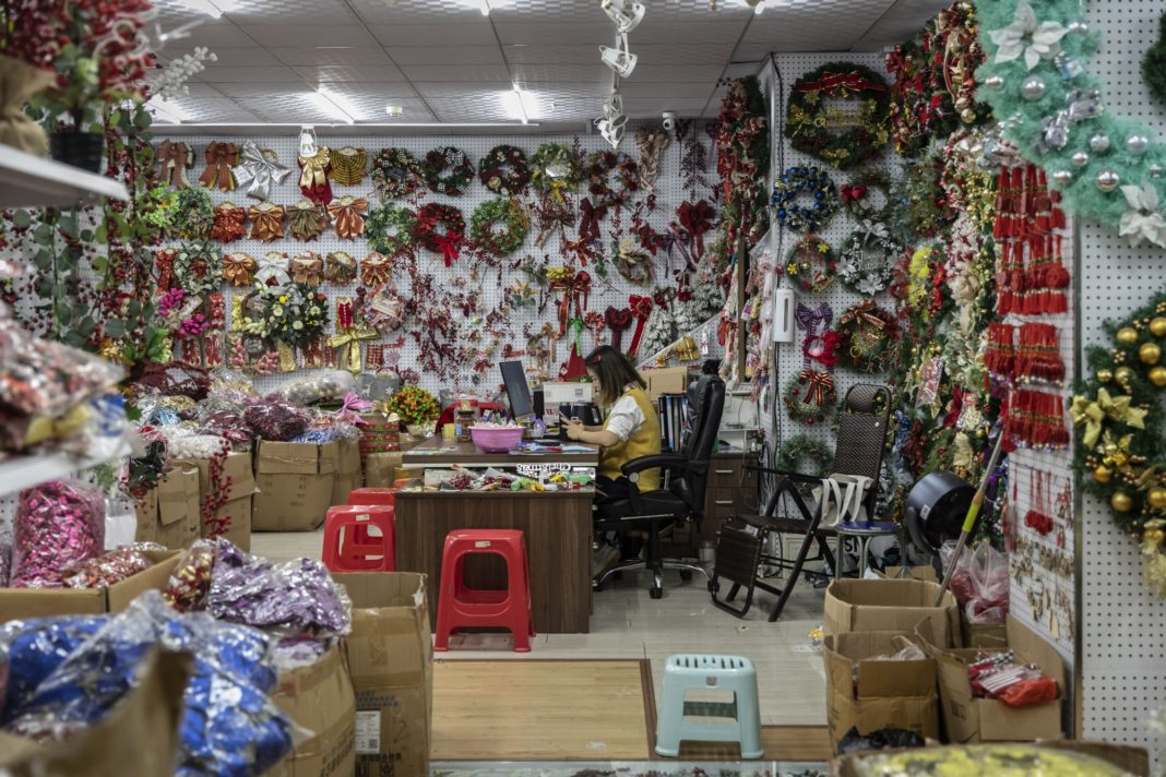 Ornamentele de Crăciun, mai scumpe din cauza crizei de materii prime din China