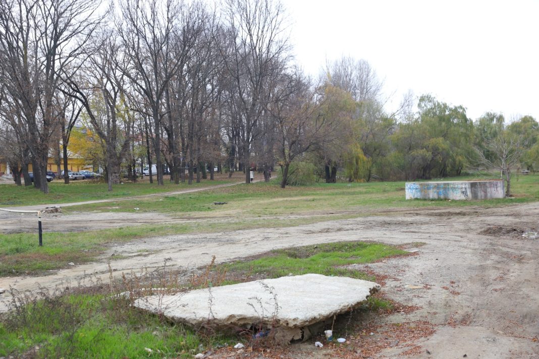 Parcul Cornițoiu. Primăria Craiova dă 8,6 milioane de lei pentru a transforma spațiul insalubru din zona Billa într-un parc cu alei și locuri de joacă