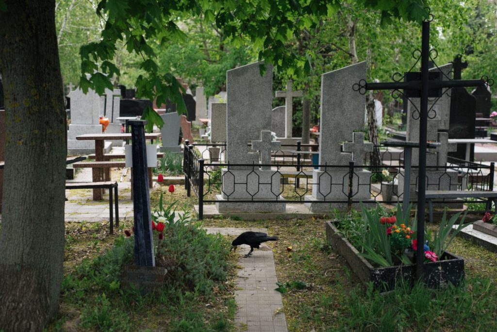 Deţinut evadat, găsit în cimitir