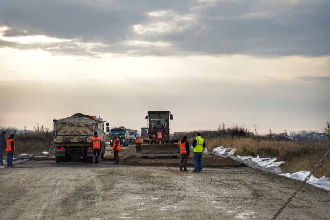 Ministrul Transporturilor și șeful CNAIR, în inspecție la varianta ocolitoare Ministrul Transporturilor și șeful CNAIR, în inspecție la varianta ocolitoare