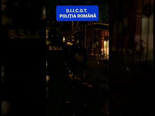 (VIDEO) Percheziții la un clan acuzat de șantaj și lipsire de libertate