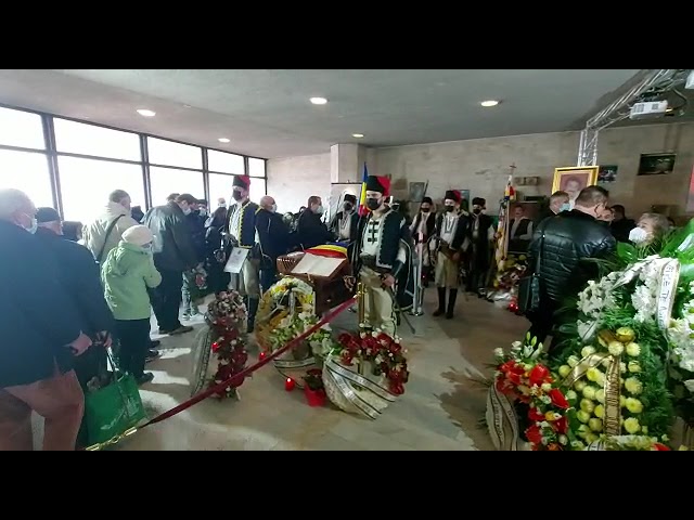 (VIDEO) Sute de oameni, la căpătâiul lui Petrică Mîțu Stoian