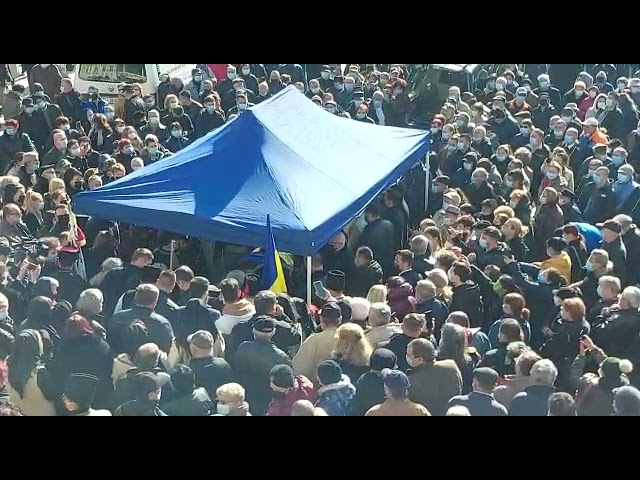 (VIDEO) Slujbă religioasă pentru Petrică Mîțu Stoian în fața Teatrului „Sorescu“