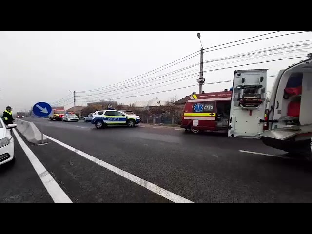 (VIDEO) Accident în Râmnicu Vâlcea. O femeie a ajuns la spital