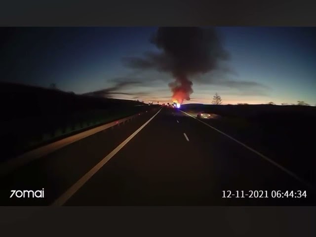 (VIDEO) Un tir a luat foc pe Autostrada A3
