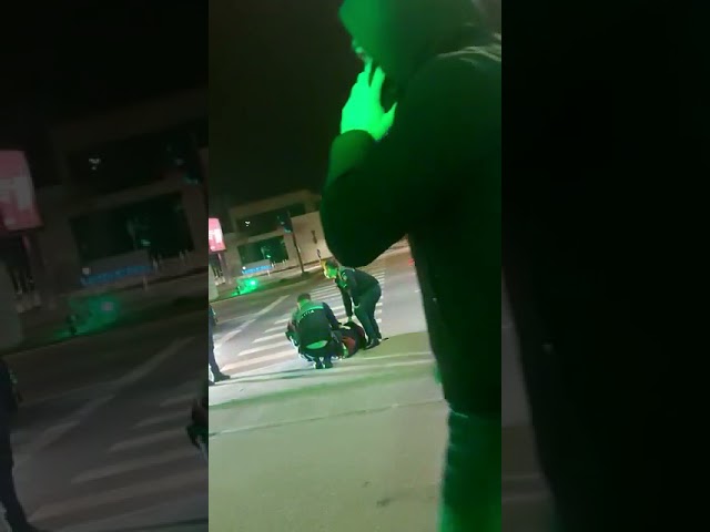 (VIDEO) Tânăr salvat de polițiștii craioveni