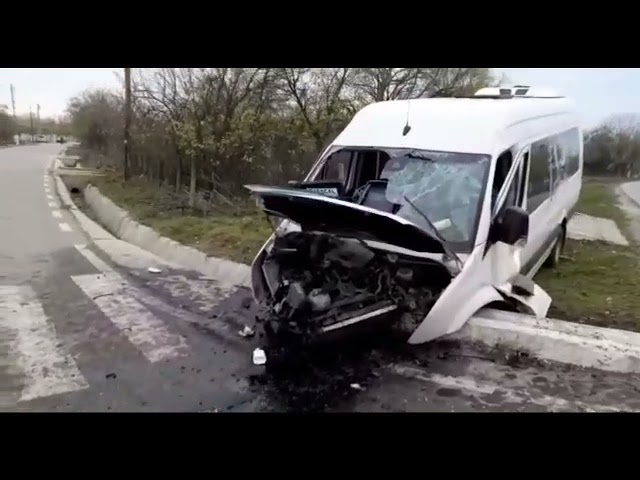 (VIDEO) Olt: 10 victime într-un accident rutier la Gostavățu