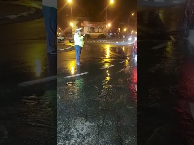 (VIDEO) Conductă de apă spartă în centrul orașului Târgu Jiu