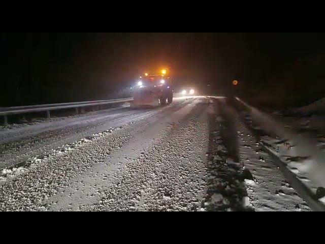 Gorj: Drumarii intervin cu 6 utilaje de deszăpezire pe DN 67 C între Novaci și Rânca