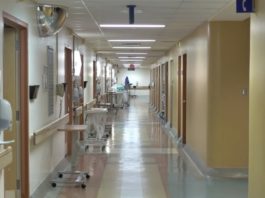Doi pacienți s-au aruncat de la etaj în două spitale din București