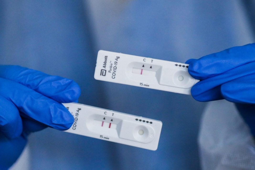 Au fost efectuate 14.985 de teste RT-PCR (7.661 în baza definiției de caz și 7.324 la cerere) și 32.132 de teste rapide antigenice
