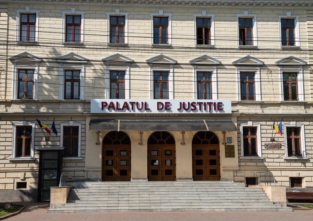 Magistrații de la Tribunalul Suceava se abțin să judece dosarul ”fabricii de permise”