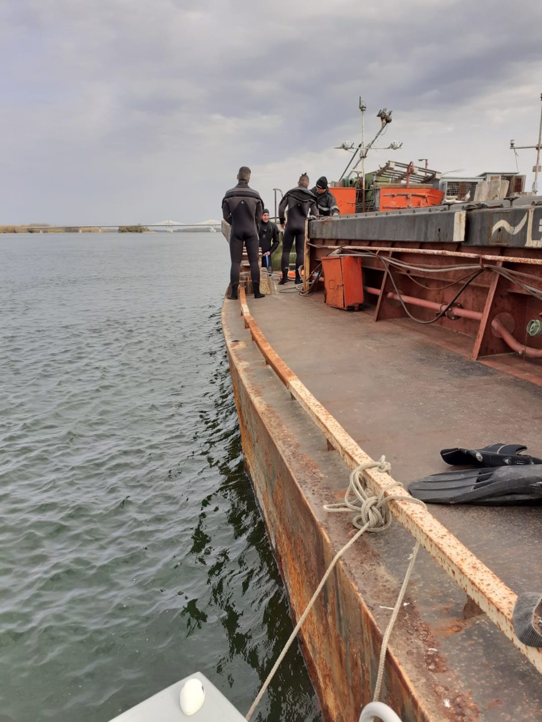 Un marinar, a disparut de la bordul unei nave (slep), ce se afla în Portul Calafat, în vederea efectuarii reviziei de ieșire din țară, având ca destinație Portul Prahovo, Serbia.