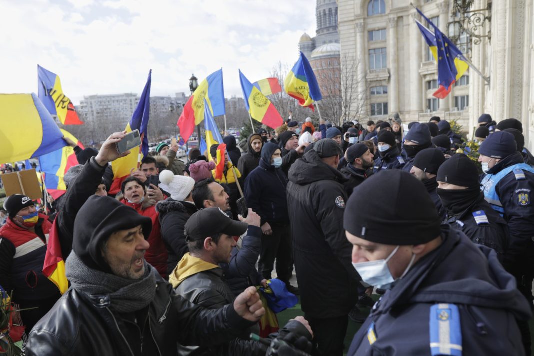 Cîţu: Protestatarii care au comis acte de vandalism vor fi identificaţi şi sancţionaţi (sursa foto: George Calin__Inquam)