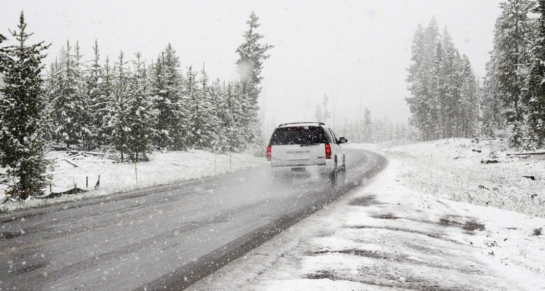 Avertizare meteo de ninsoare și viscol, în zonele de munte