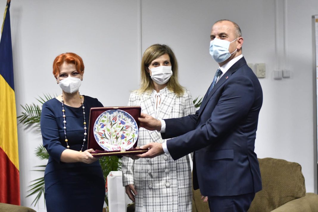 Primăria Craiova anunţă că investitori turci vor să deschidă o fabrică de componente auto