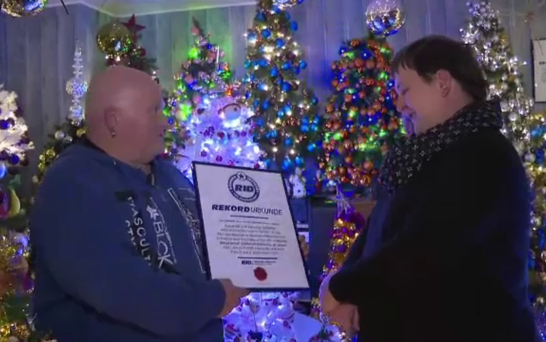 (VIDEO) Germania: O familie are 444 de brazi împodobiți în casă (VIDEO) Germania: O familie are 444 de brazi împodobiți în casă