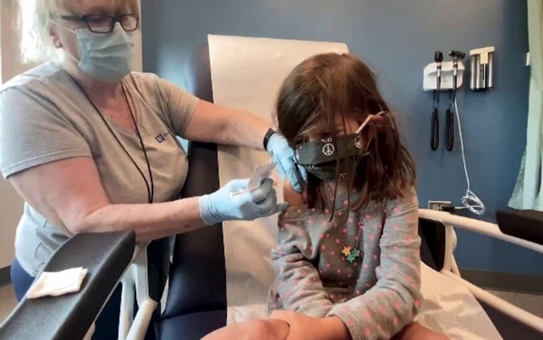 Șase copii au primit o doză prea puternică de vaccin Pfizer, în Franţa