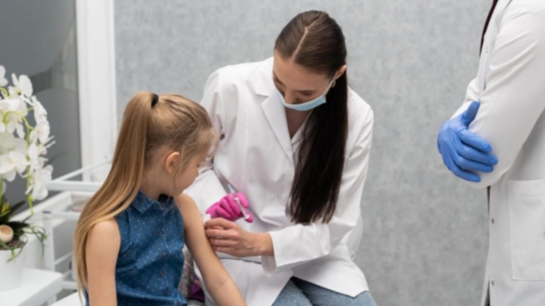 Marea Britanie, Franţa şi Finlanda recomandă vaccinarea copiilor