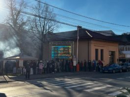 Târgu Jiu: Coadă la fasole și varză cu cârnați gratis
