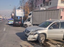Trei mașini au fost avariate vineri în urma unui accident rutier produs la Târgu Jiu. Evenimentul rutier a avut loc la intersecția străzilor Victoriei și Agriculturii.