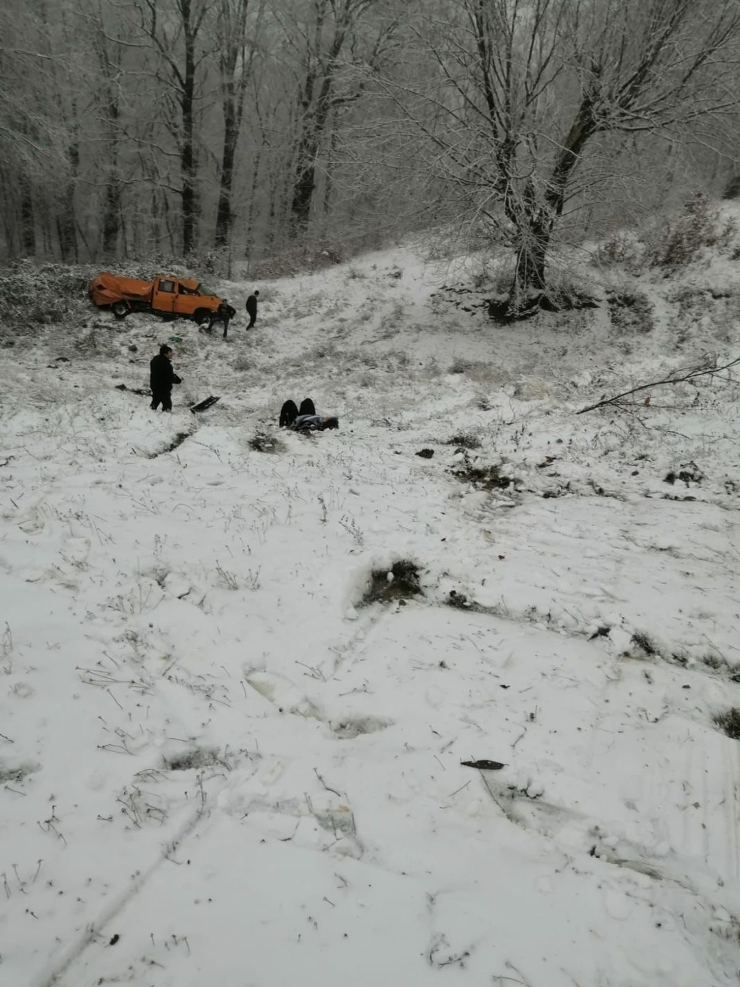 Gorj: 5 victime după ce un microbuz s-a răsturnat la Prigoria