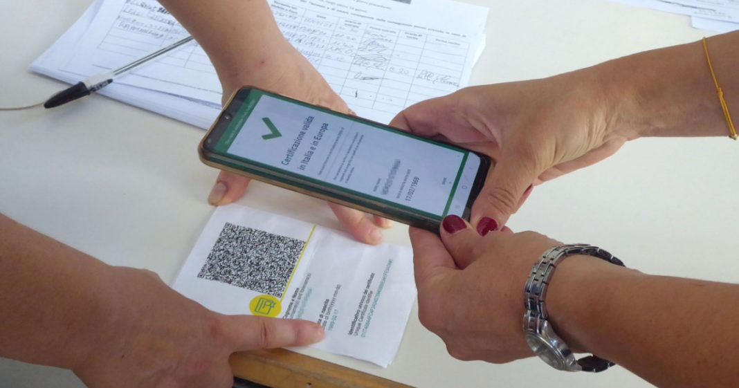 Italia: 135 de dosare penale pentru angajaţi din sectorul sanitar care au mers la serviciu fără a se vaccina