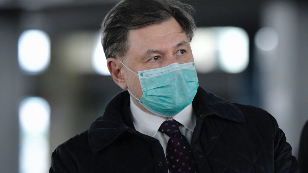 Alexandru Rafila: Bolnavii cronici ar trebui să se vaccineze cu prioritate anti-COVID