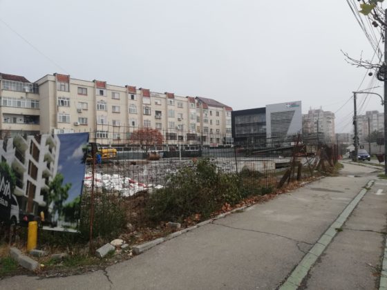 Bloc de pe Calea Bucureşti, demolat până la fundaţie