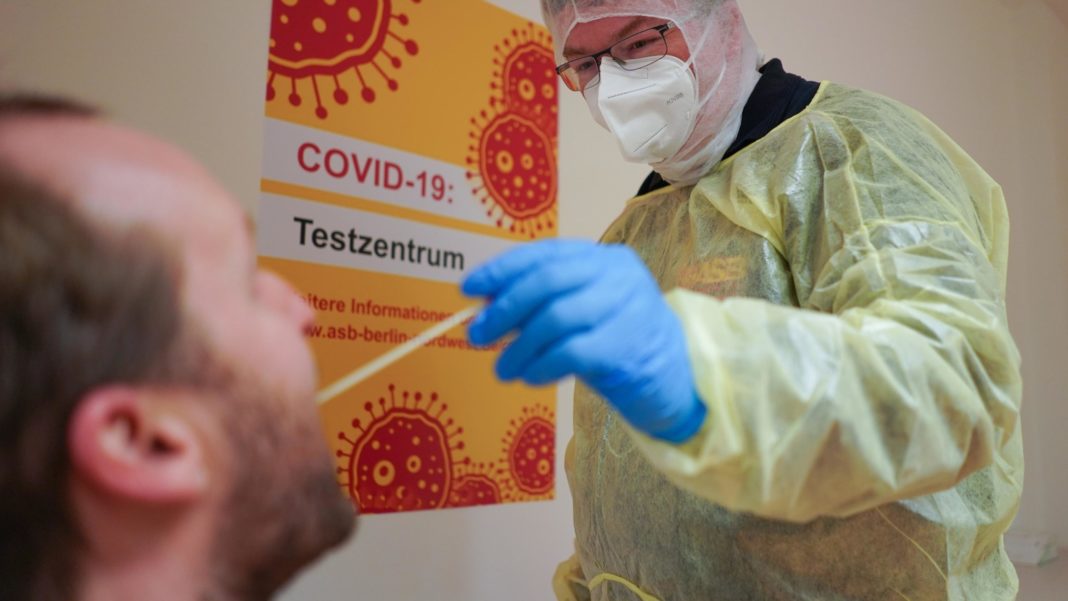 Germania trebuie să se pregătească de un nou „val masiv” de infectări cu Omicron