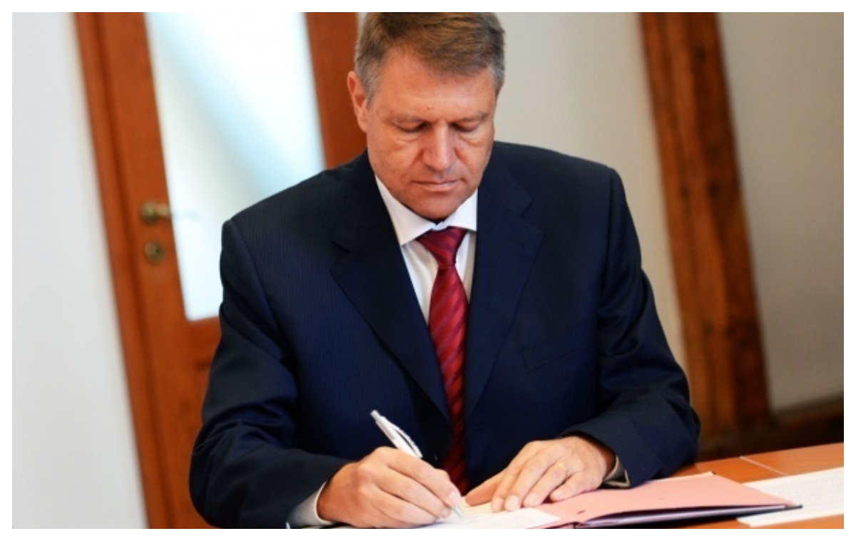 Președintele Iohannis a semnat Legea avertizorilor de integritate