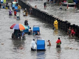 300.000 de persoane au fost evacuate în Filipine din cauza inundaţiilor