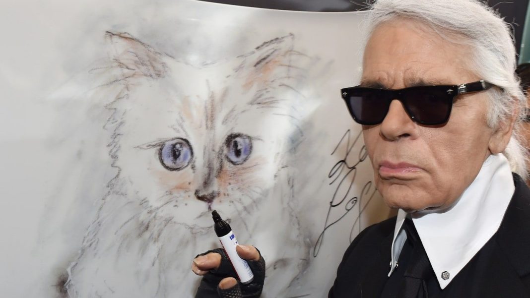 Obiecte care au aparţinut creatorului de modă Karl Lagerfeld, vândute la licitaţie