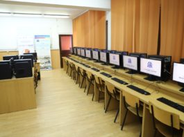 Laboratorul de informatică al Colegiului Naţional ”Alexandru Lahovari”, dotat cu 31 de computere performante