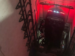 Şase răniți după ce o mașină a căzut în puțul liftului din parcarea unui hotel, în Spania