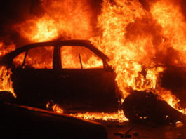 Şapte maşini, incendiate de un copil, în Bucureşti