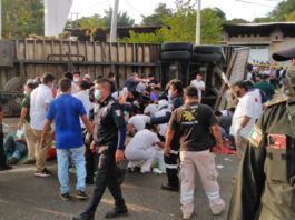 (VIDEO) 53 de morți și zeci de răniți, după ce un camion s-a răsturnat în Mexic